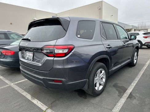 Used 2023 Honda Pilot LX image 6