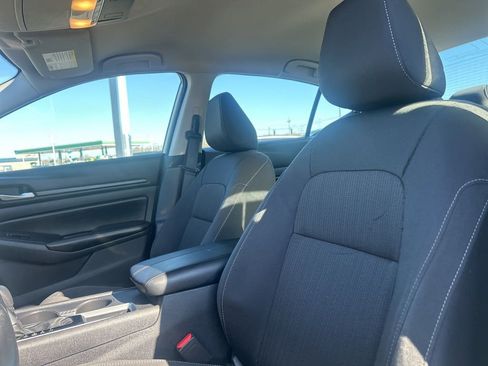 Used 2025 Nissan Altima 2.5 SV image 10