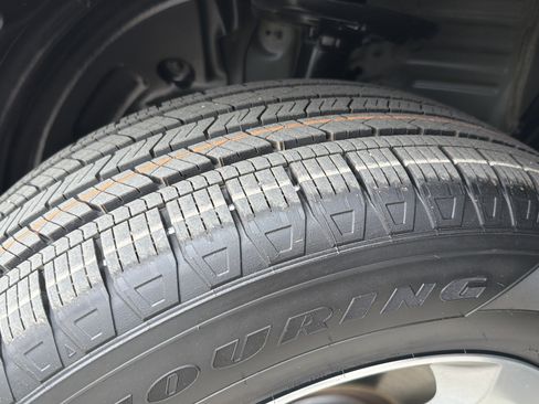 Used 2025 Honda Pilot EX-L image 12