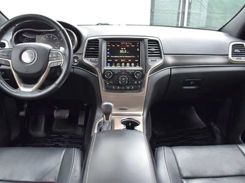 Used 2017 Jeep Grand Cherokee Limited w/ Luxury Group II AWD/4WD image 13