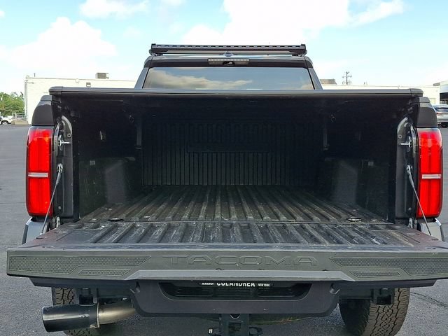 Used 2025 Toyota Tacoma TRD Off-Road AWD/4WD image 31