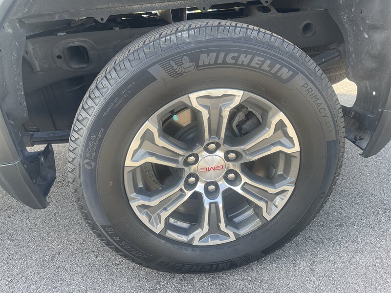Used 2023 GMC Sierra 1500 SLE RWD image 9