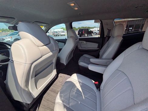 Used 2011 Chevrolet Traverse LTZ FWD image 18
