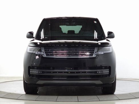 Used 2025 Land Rover Range Rover SE image 12