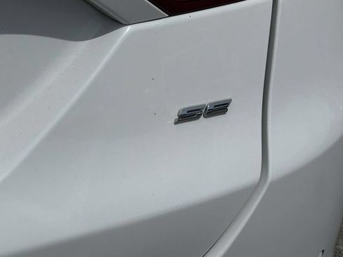 Used 2014 Ford Fusion SE FWD image 8