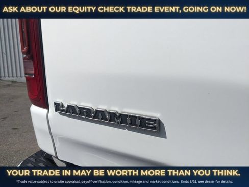 Used 2022 RAM 1500 Laramie AWD/4WD image 11