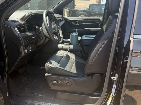 Used 2023 GMC Yukon Denali w/ LPO, Floor Liner Package AWD/4WD image 6