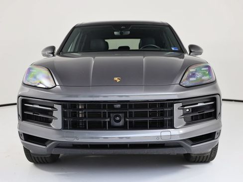 Used 2024 Porsche Cayenne AWD/4WD image 10