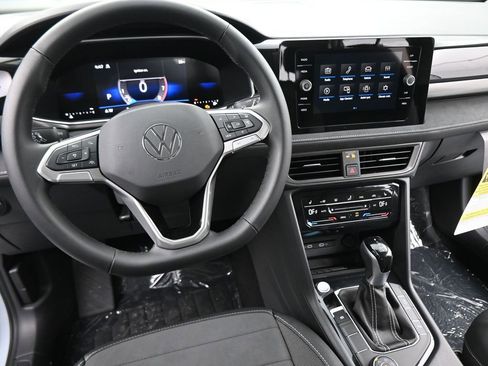 New 2026 Volkswagen Taos SE image 35