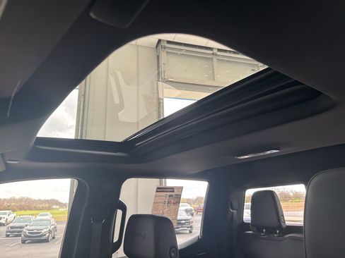 Used 2024 GMC Sierra 1500 AT4 w/ Technology Package image 25