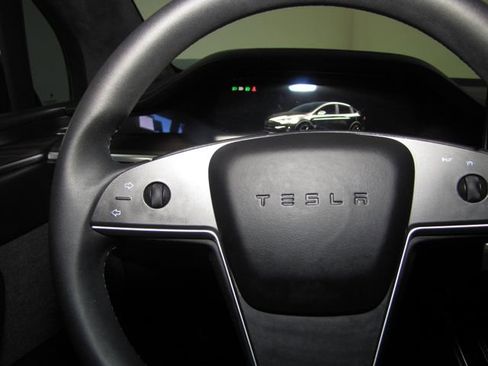 Used 2023 Tesla Model X AWD/4WD image 5