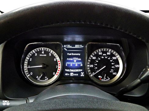 Used 2017 Nissan Titan SL AWD/4WD image 14