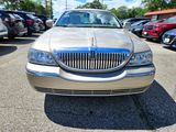Used 2011 Lincoln Town Car Signature Limited image 3
