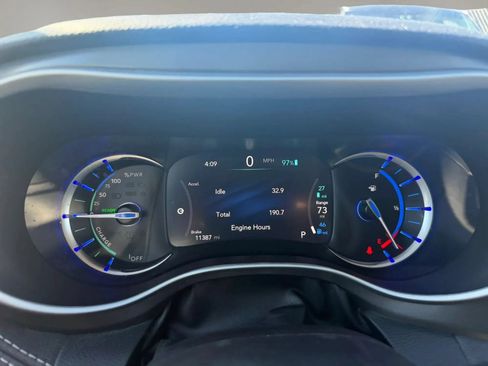 Used 2024 Chrysler Pacifica Limited FWD image 10
