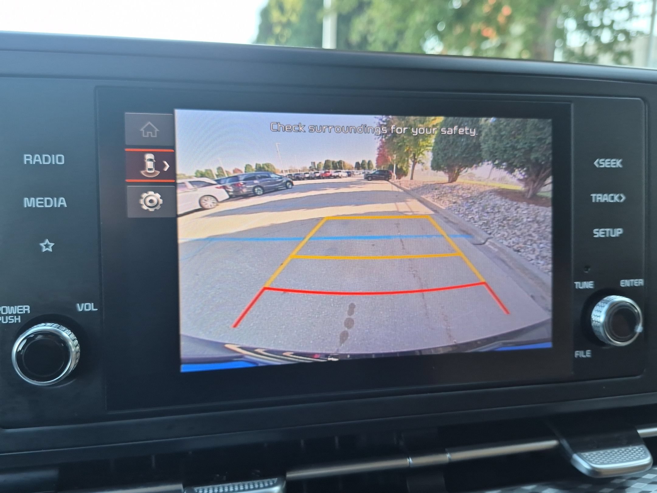 Used 2024 Kia Carnival LX FWD image 19