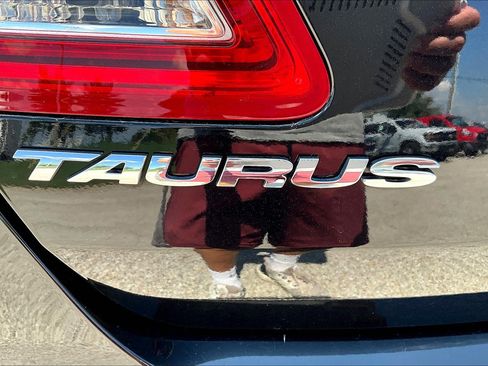 Used 2018 Ford Taurus SEL w/ Equipment Group 201A image 32