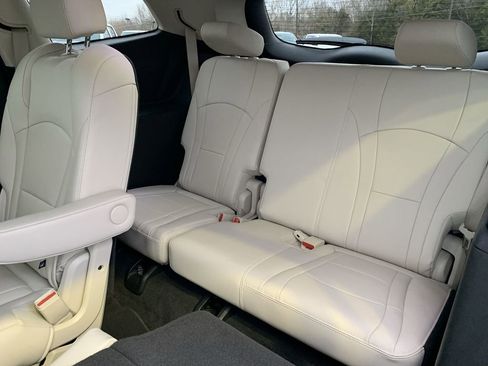 Used 2023 Buick Enclave Essence image 24