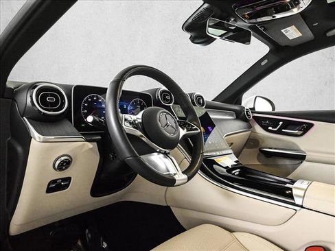 Certified 2025 Mercedes-Benz GLC 300 4MATIC image 10