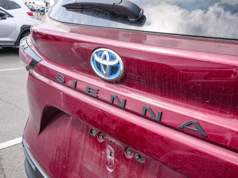 Used 2021 Toyota Sienna XLE w/ XLE Plus Package FWD image 15