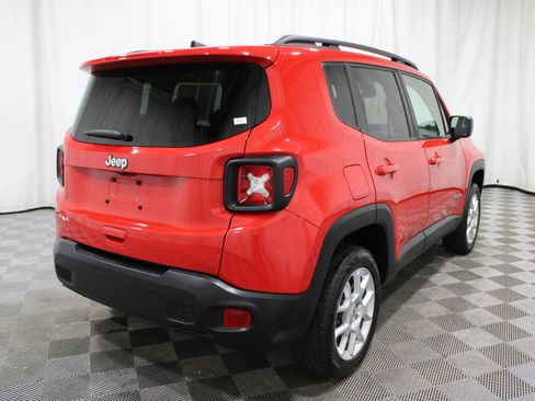 Used 2023 Jeep Renegade Latitude w/ Premium Group image 34