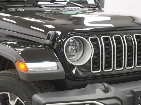 New 2026 Jeep Wrangler Unlimited Sahara AWD/4WD image 5