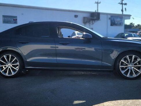 Used 2019 Volvo S60 T5 Momentum w/ Premium Package FWD image 6
