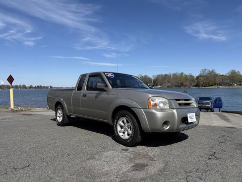 Used 2004 Nissan Frontier XE w/ (VTP) Value Truck Pkg image 8