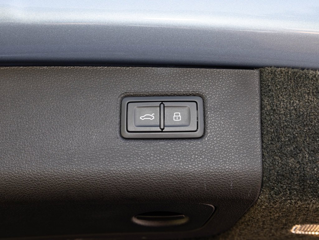 Used 2023 Bentley Bentayga AWD/4WD image 62