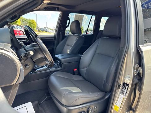 Used 2023 Lexus GX 460 Premium w/ Accessory Package AWD/4WD image 12