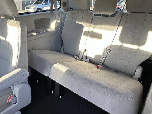 Used 2013 Chrysler Town & Country Touring image 16