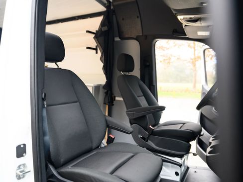 Used 2023 Mercedes-Benz Sprinter 2500 image 18