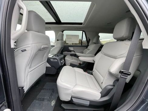 New 2025 Ford Expedition Active image 8