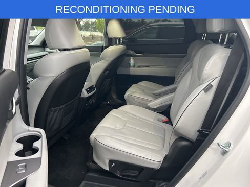 Used 2024 Hyundai Palisade SEL w/ Premium Package image 9