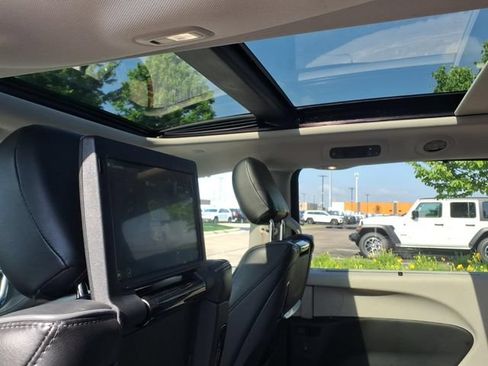 Certified 2020 Chrysler Pacifica Limited FWD image 14