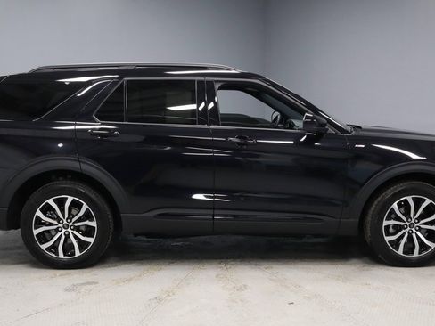 Certified 2024 Ford Explorer ST-Line w/ Class IV Trailer Tow Package image 13