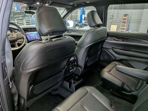 New 2025 Jeep Grand Cherokee L Limited image 25