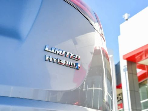 Used 2017 Toyota RAV4 Limited image 28