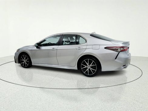 Used 2023 Toyota Camry SE AWD/4WD image 4