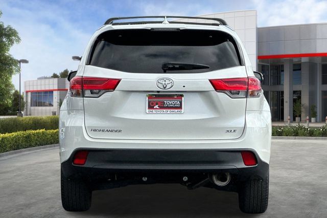 Certified 2019 Toyota Highlander XLE FWD image 6