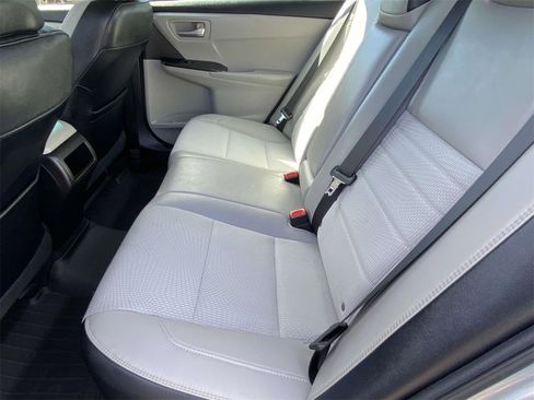 Used 2017 Toyota Camry image 11