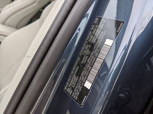 Certified 2025 Volvo XC90 T8 Plus w/ Protection Package Premier image 30