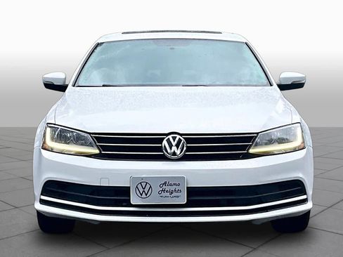 Used 2017 Volkswagen Jetta SE FWD image 4
