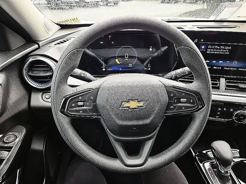 Used 2026 Chevrolet Trax LT FWD image 16