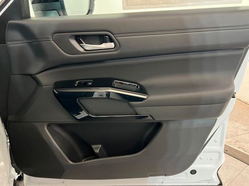 New 2026 Nissan Pathfinder Platinum image 24