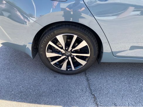 Used 2025 Nissan Sentra SV w/ SV Premium Package FWD image 5