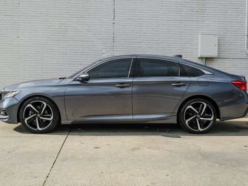 Used 2018 Honda Accord Sport image 10
