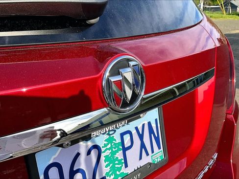 Used 2021 Buick Encore Preferred AWD/4WD image 11