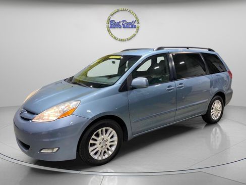 Used 2009 Toyota Sienna FWD image 1