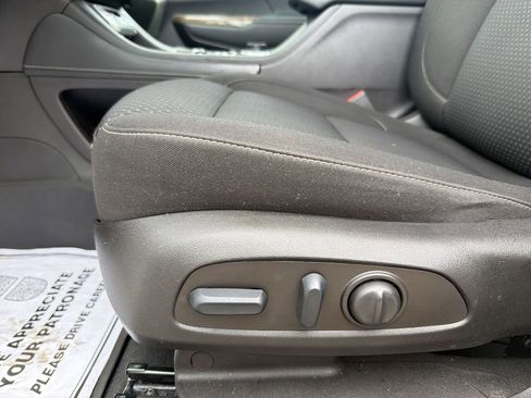 Used 2022 GMC Acadia SLE w/ Driver Convenience Package image 12