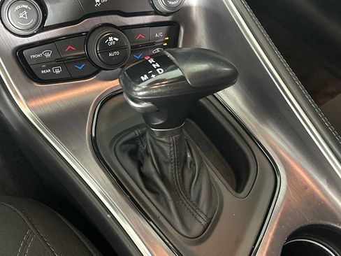 Used 2015 Dodge Challenger SXT RWD image 27